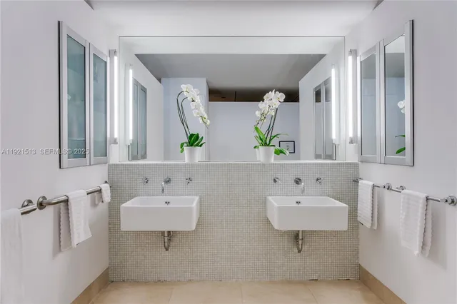 $26,000,000 | 5 Harbor Point, Key Biscayne, FL 33149