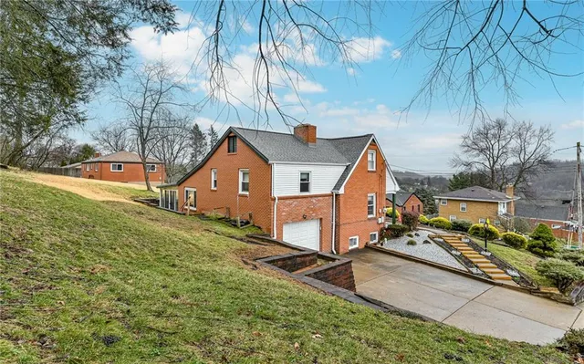 a view of a back yard of the house
