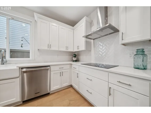 $675,000 | 224 Southwest 18th Avenue, Canby, OR 97013