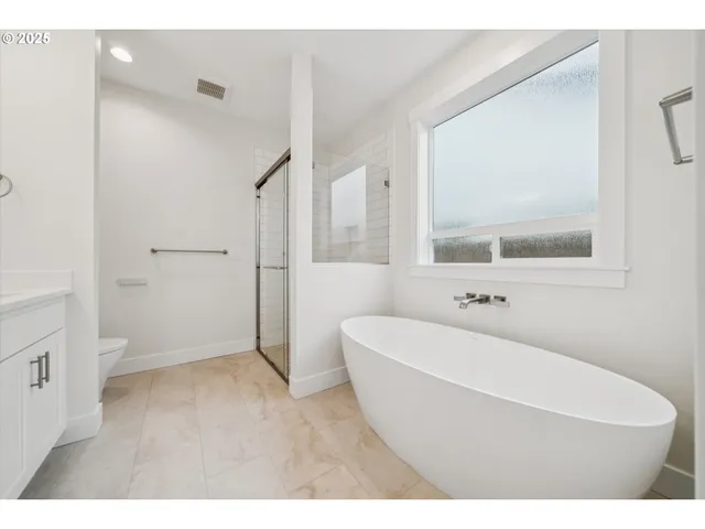 $675,000 | 224 Southwest 18th Avenue, Canby, OR 97013