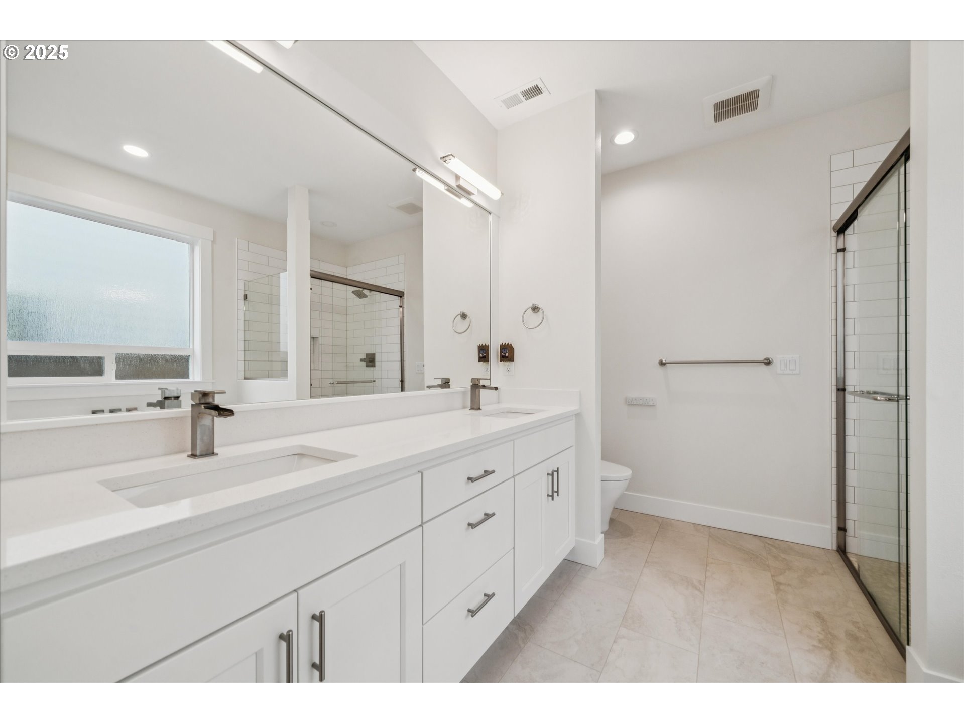 224 Southwest 18th Avenue Canby, OR 97013 - Photo 23 of 40 a bathroom with a double vanity sink mirror and double