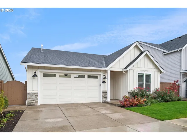 $675,000 | 224 Southwest 18th Avenue, Canby, OR 97013