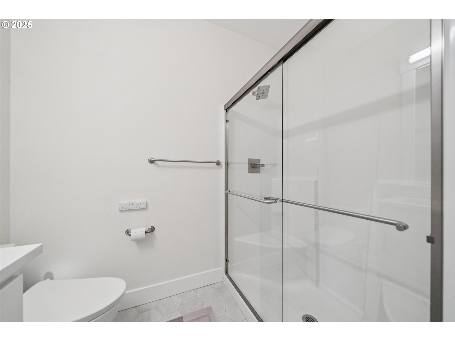 224 Southwest 18th Avenue Canby, OR 97013 - Photo 34 of 40 a bathroom with a shower