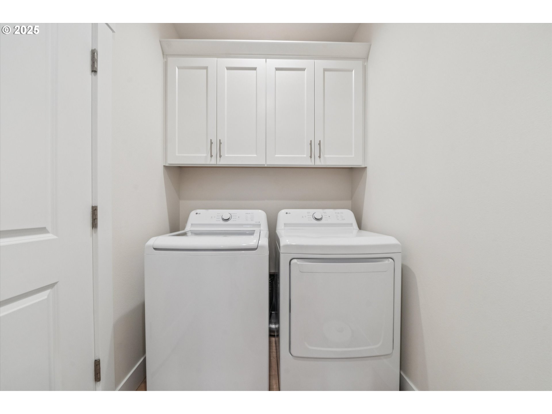 224 Southwest 18th Avenue Canby, OR 97013 - Photo 36 of 40 a utility room with dryer and washer