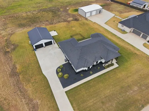 $699,900 | 140 Lone Elm Road, Midlothian, TX 76065