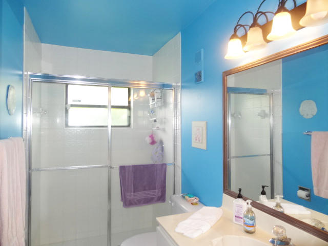 11341 Lake Tree Court Boca Raton, FL 33498 - Photo 21 of 28 3RD BATHROOM