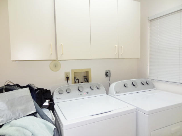 11341 Lake Tree Court Boca Raton, FL 33498 - Photo 24 of 28 LAUNDRY ROOM W/ WASH SINK