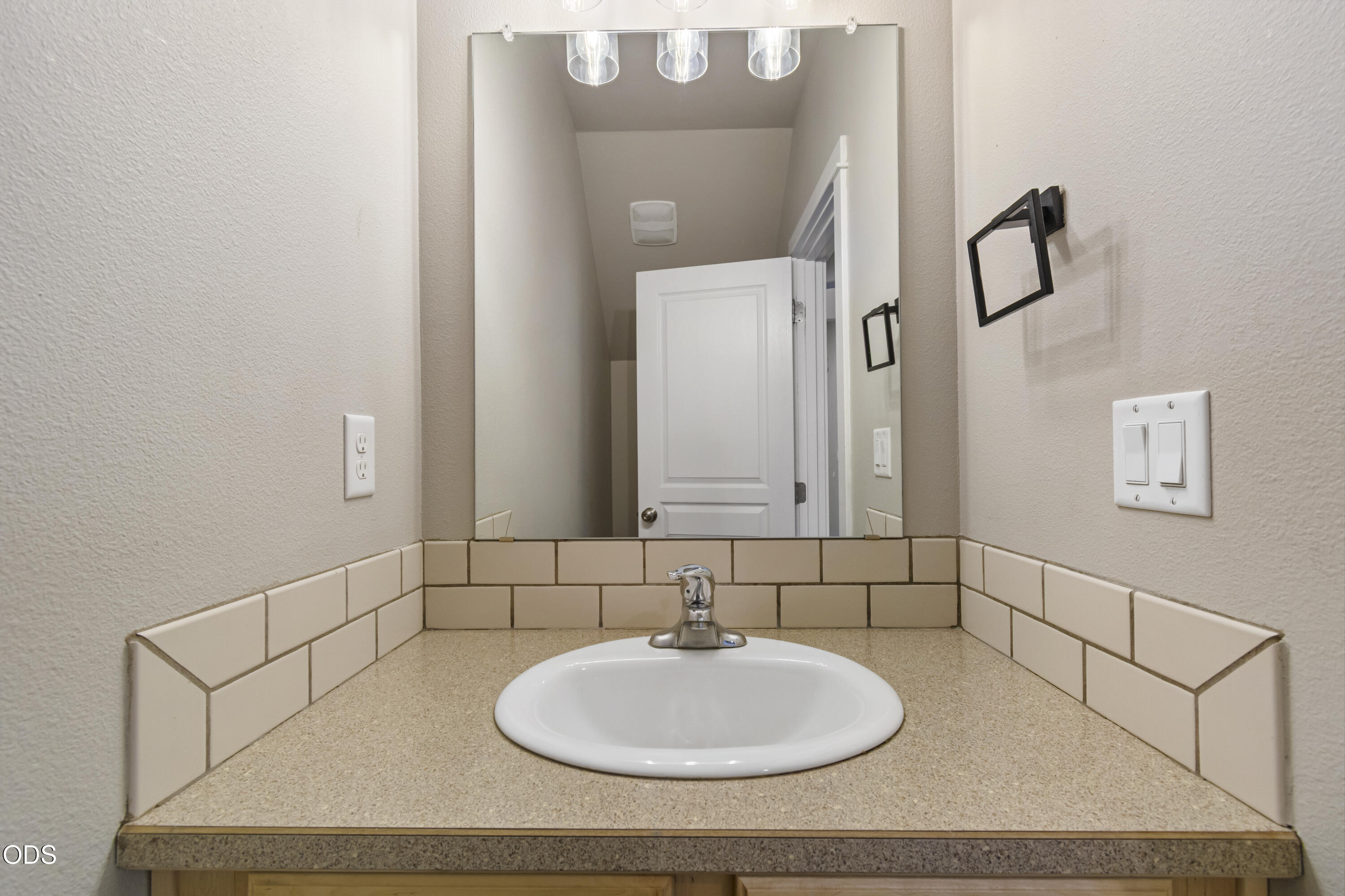 21332 Oconnor Way Bend, OR 97701 - Photo 18 of 33 a bathroom with a sink and a mirror