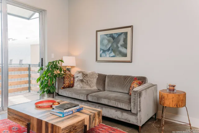 $1,860 | 210 West Peden Alley, Unit 102, San Antonio, TX 78204