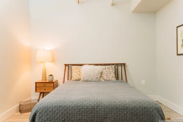 $1,860 | 210 West Peden Alley, Unit 102, San Antonio, TX 78204