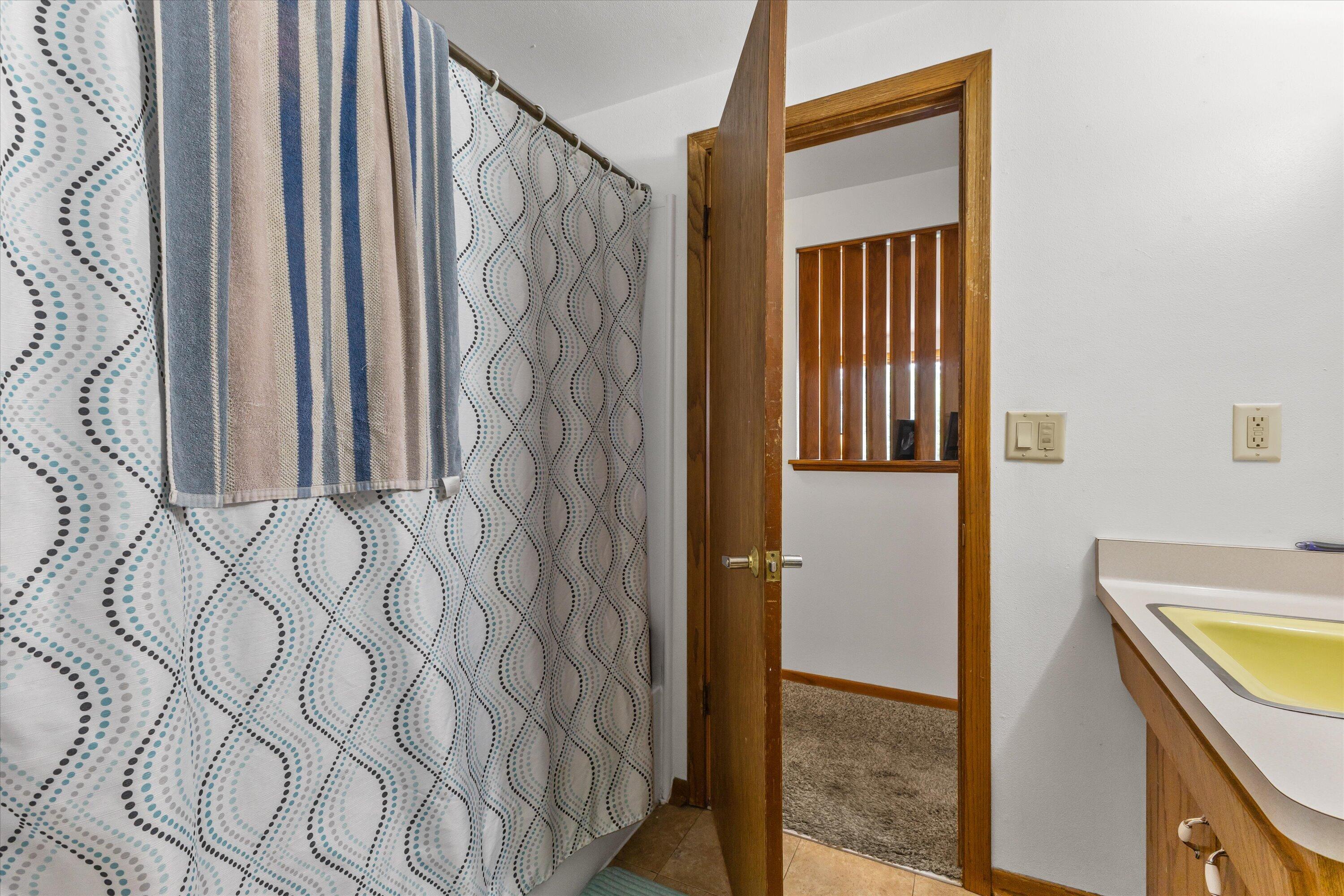 3732 South 75th Street Milwaukee, WI 53220 - Photo 31 of 43 Upper Bathroom