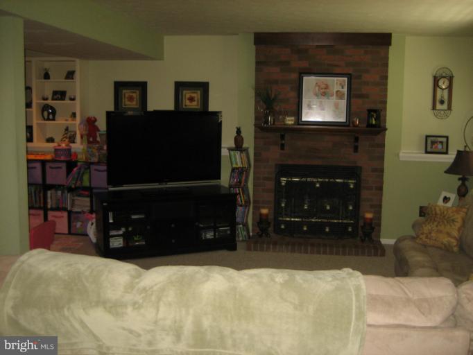 1002 Towson Road Abingdon, MD 21009 - Photo 7 of 27 Family Room