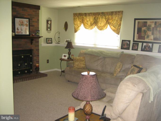 1002 Towson Road Abingdon, MD 21009 - Photo 9 of 27 Family Room