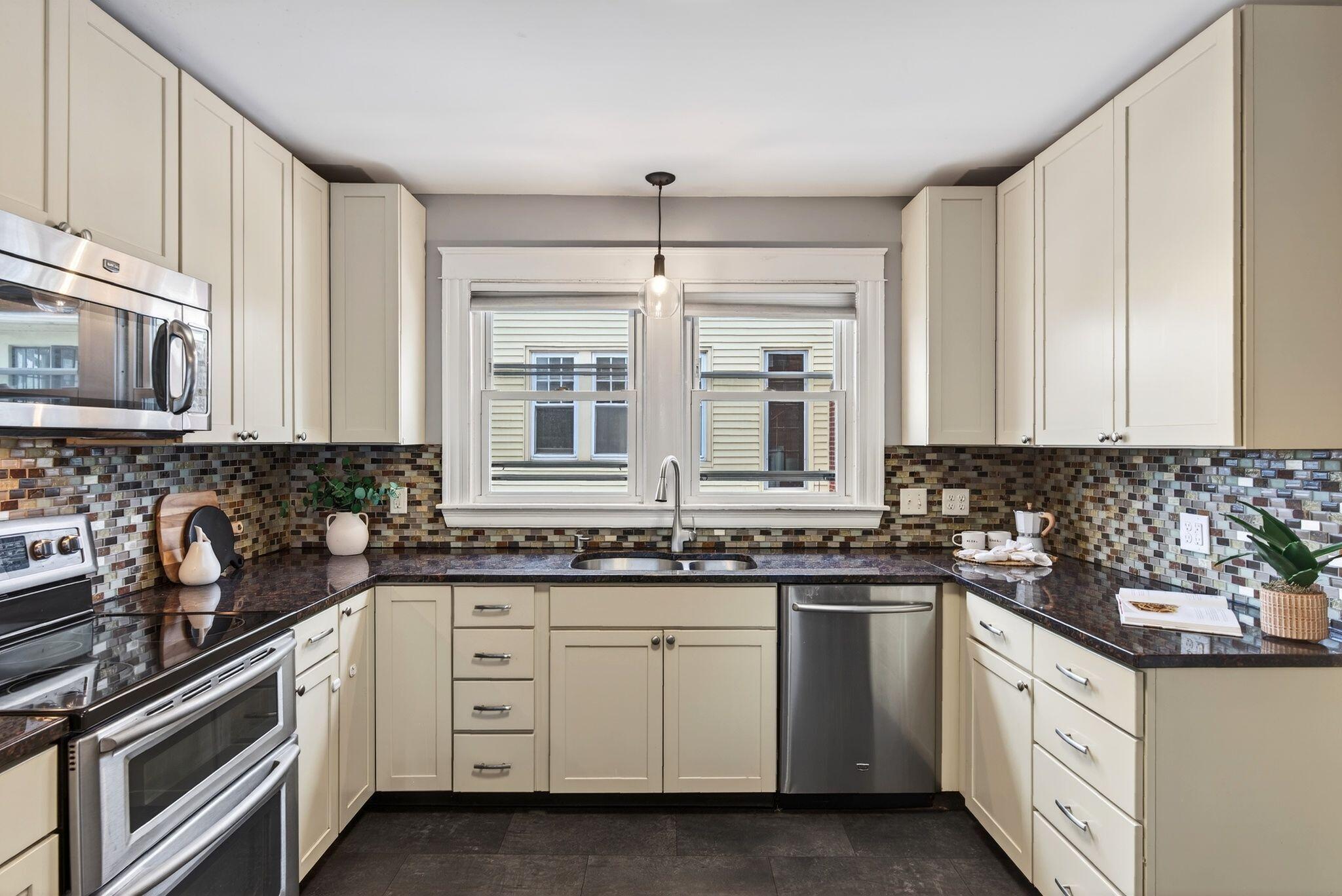 218 Bradley Street Portland, ME 04103 - Photo 11 of 37 22_017_DSC07879