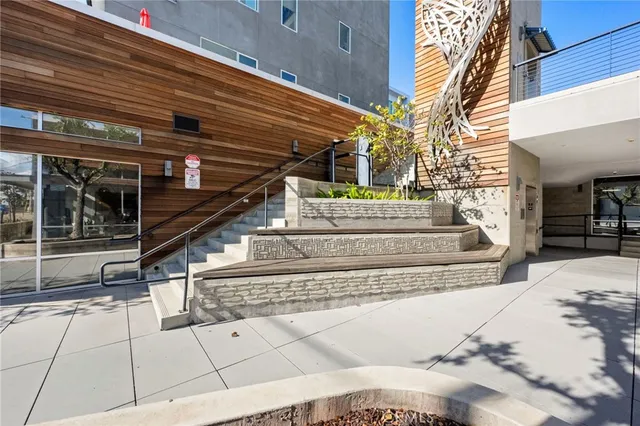 a view of entryway of the house