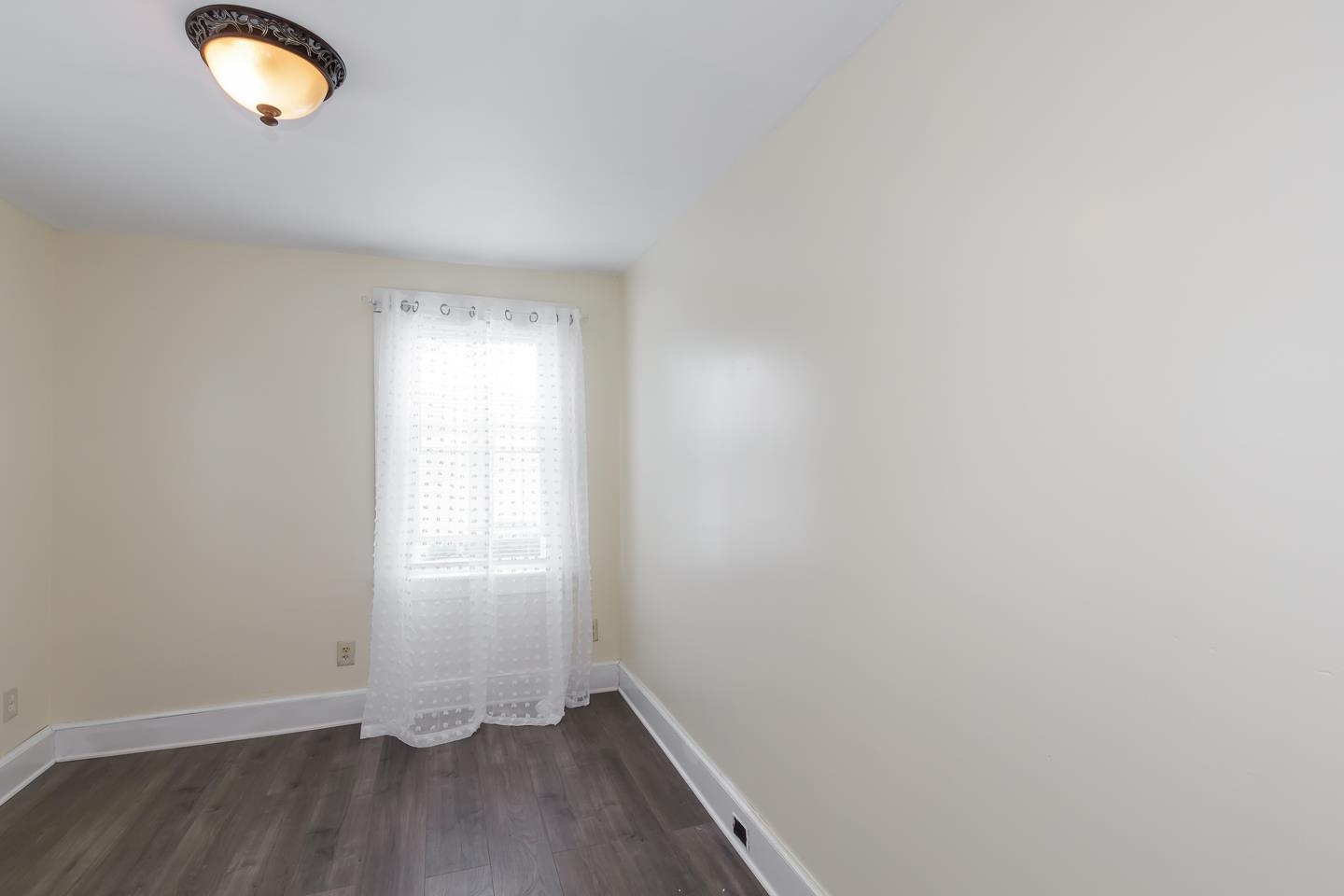 23 King Street Nashua, NH 03060 - Photo 16 of 38