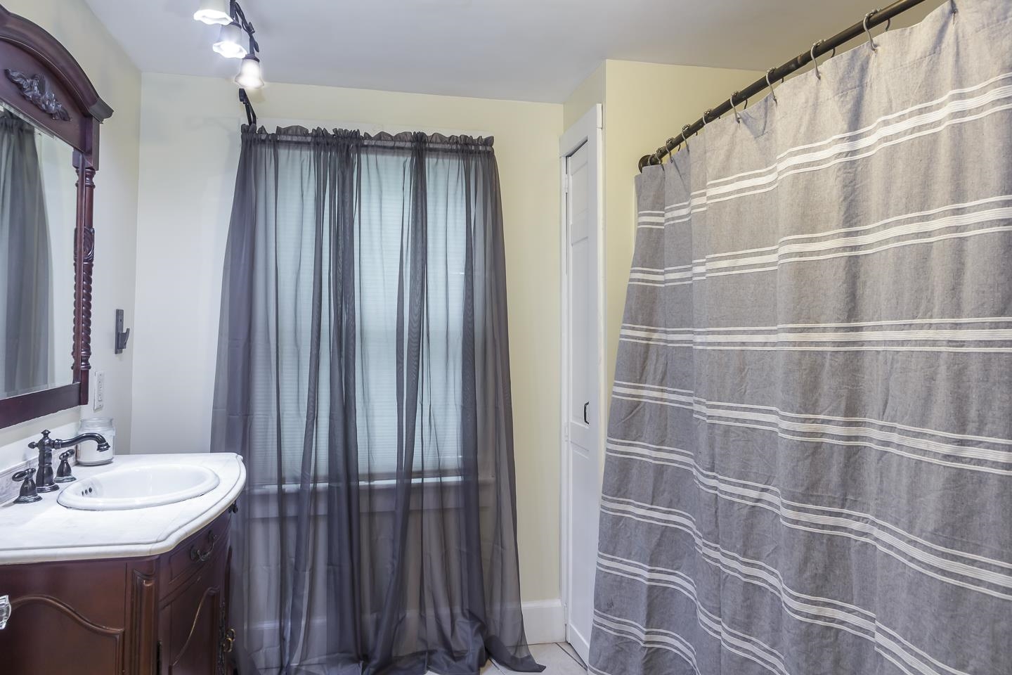 23 King Street Nashua, NH 03060 - Photo 18 of 38