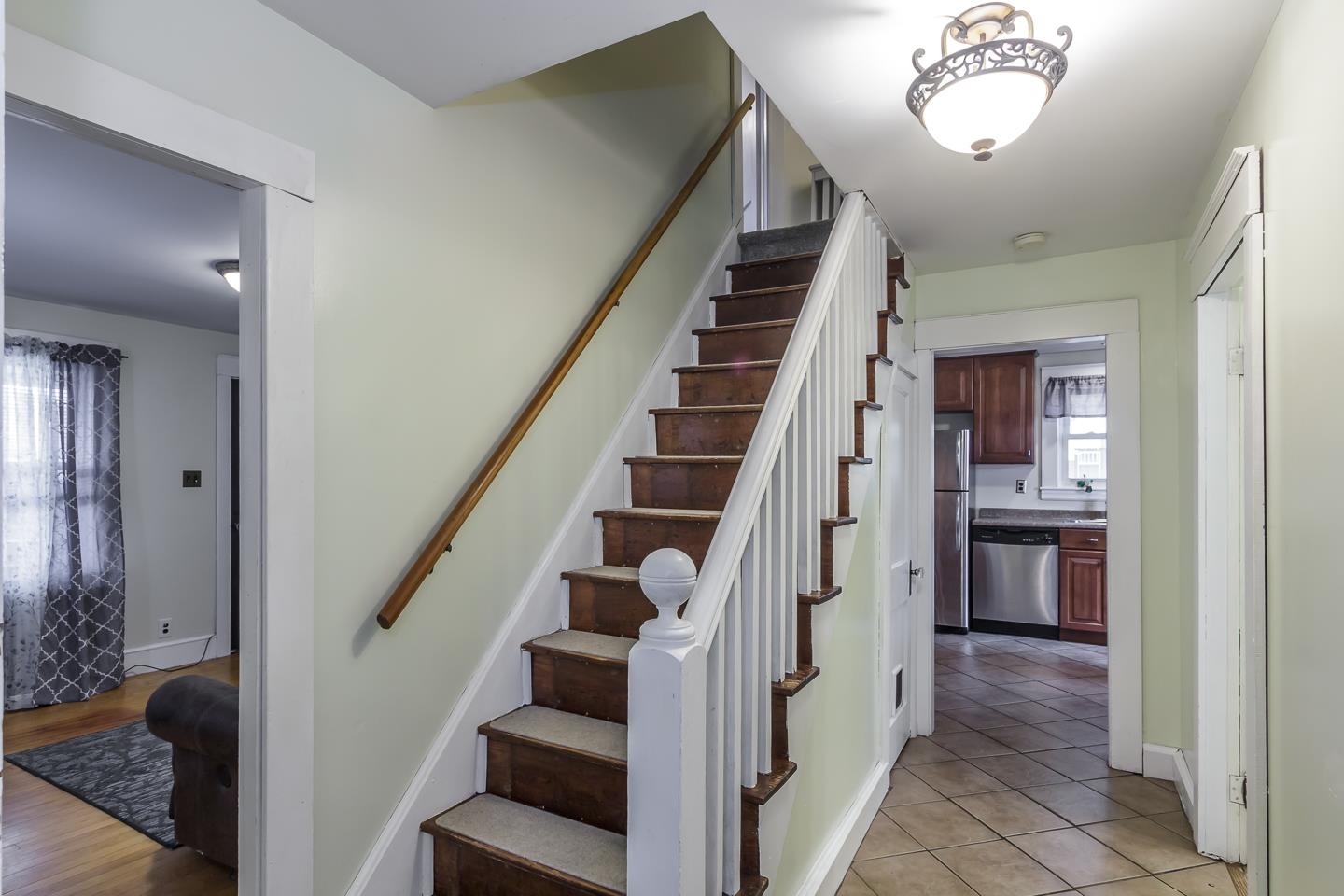 23 King Street Nashua, NH 03060 - Photo 8 of 38