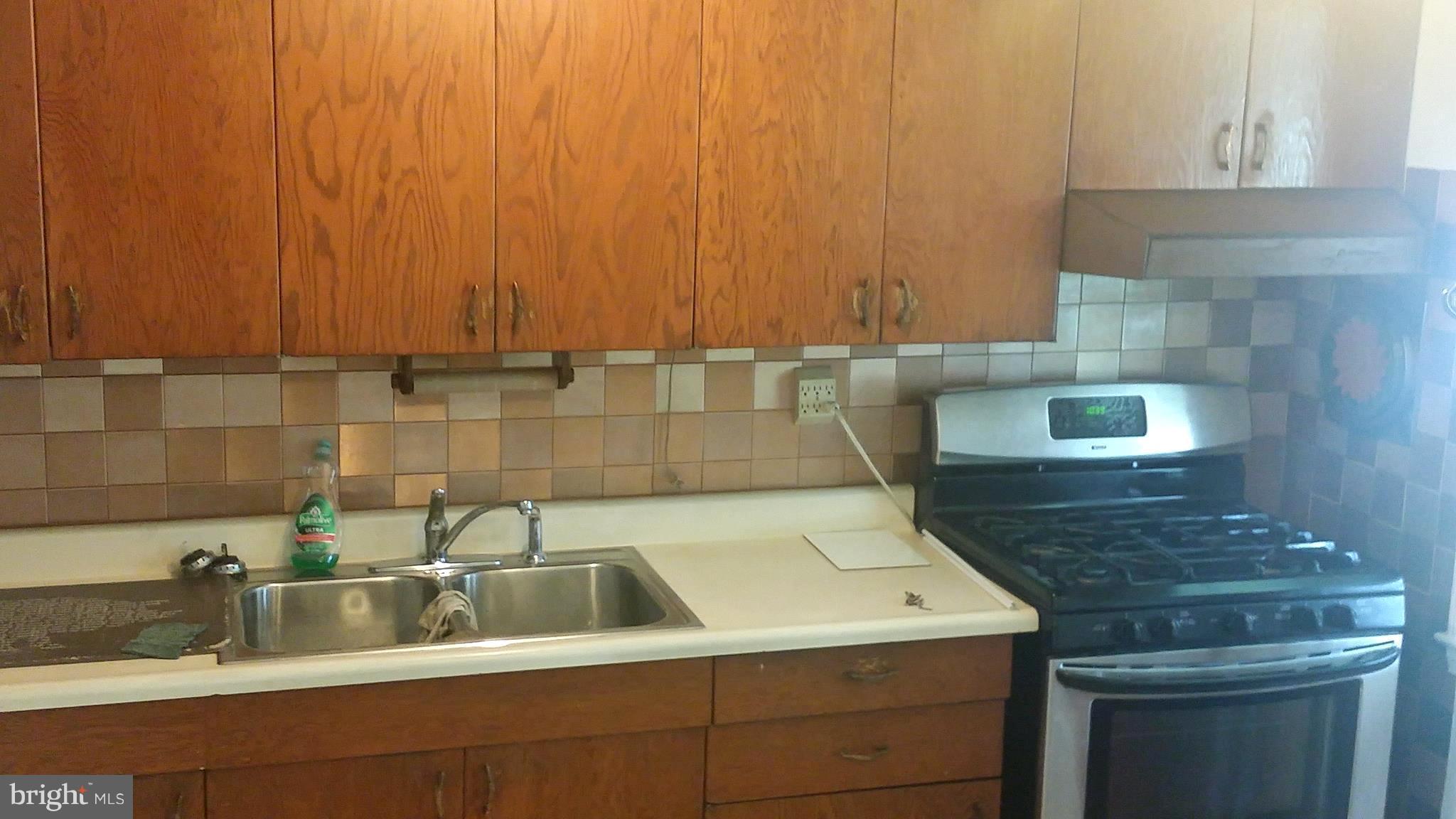 3731 Greenvale Road Baltimore, MD 21229 - Photo 10 of 25 Kitchen