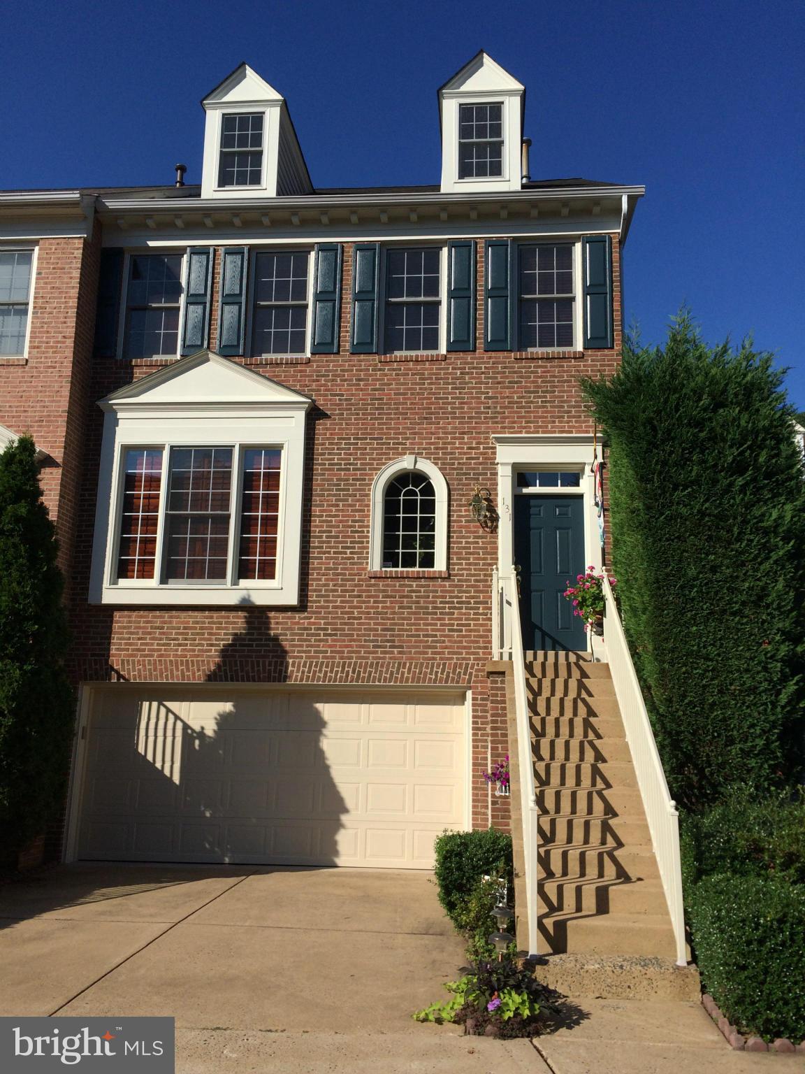 131 Roland Court Southwest Vienna, VA 22180 - Photo 1 of 27 Beautiful End Unit