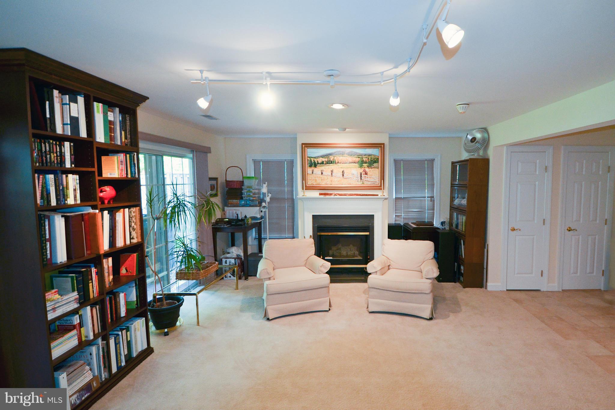 131 Roland Court Southwest Vienna, VA 22180 - Photo 22 of 27 Leisure Room