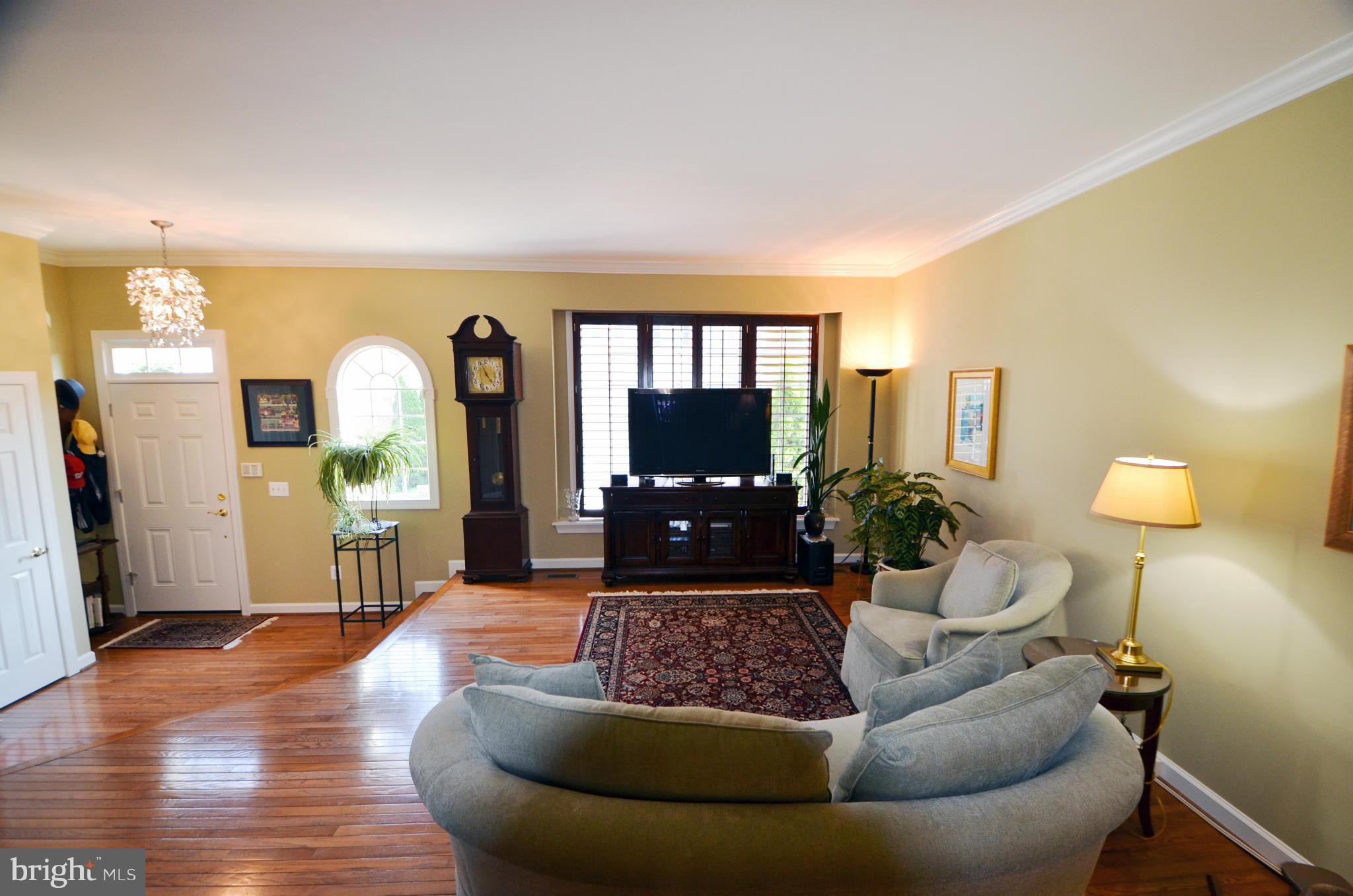 131 Roland Court Southwest Vienna, VA 22180 - Photo 5 of 27 Living Room