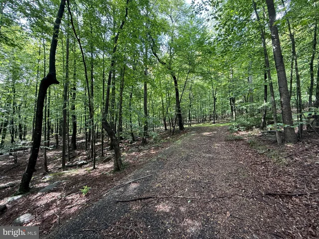 $90,000 | 70 Parkside Drive, Berkeley Springs, WV 25411