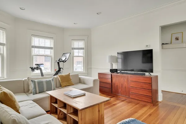 $3,400 | 266 Belmont Street, Unit 1, Watertown, MA 02472