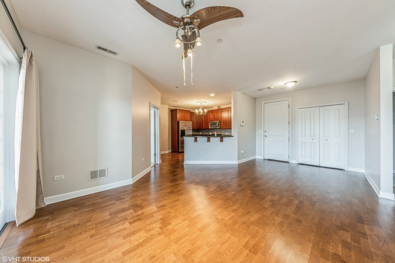 50 North Plum Grove Road, Unit 501E Palatine, IL 60067 - Photo 4 of 11 a view of a livingroom with a chandelier