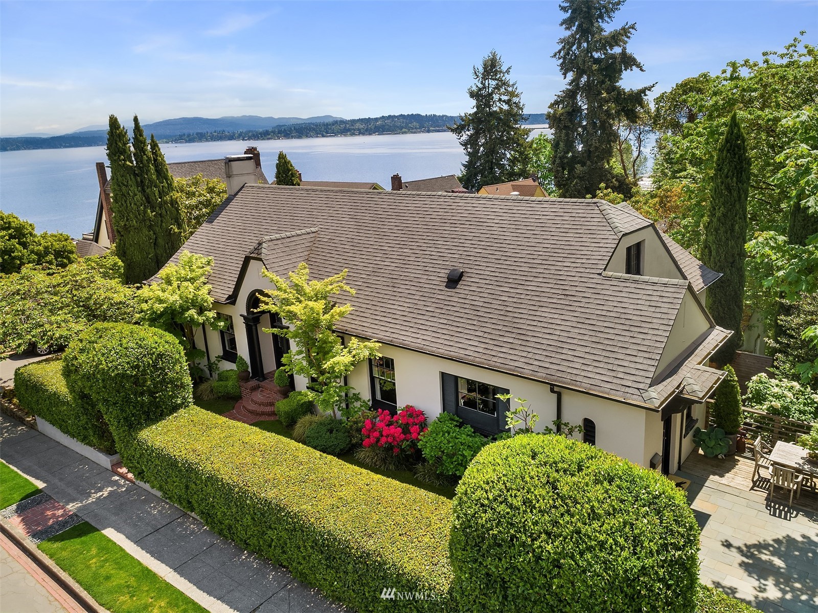 3915 East Pine Street Seattle, WA 98122 - Photo 27 of 32 a aerial view of a house with swimming pool and a yard