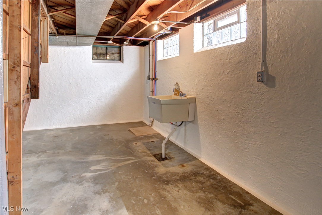 933 West Schaaf Road Cleveland, OH 44109 - Photo 37 of 45 Gallery Image 37