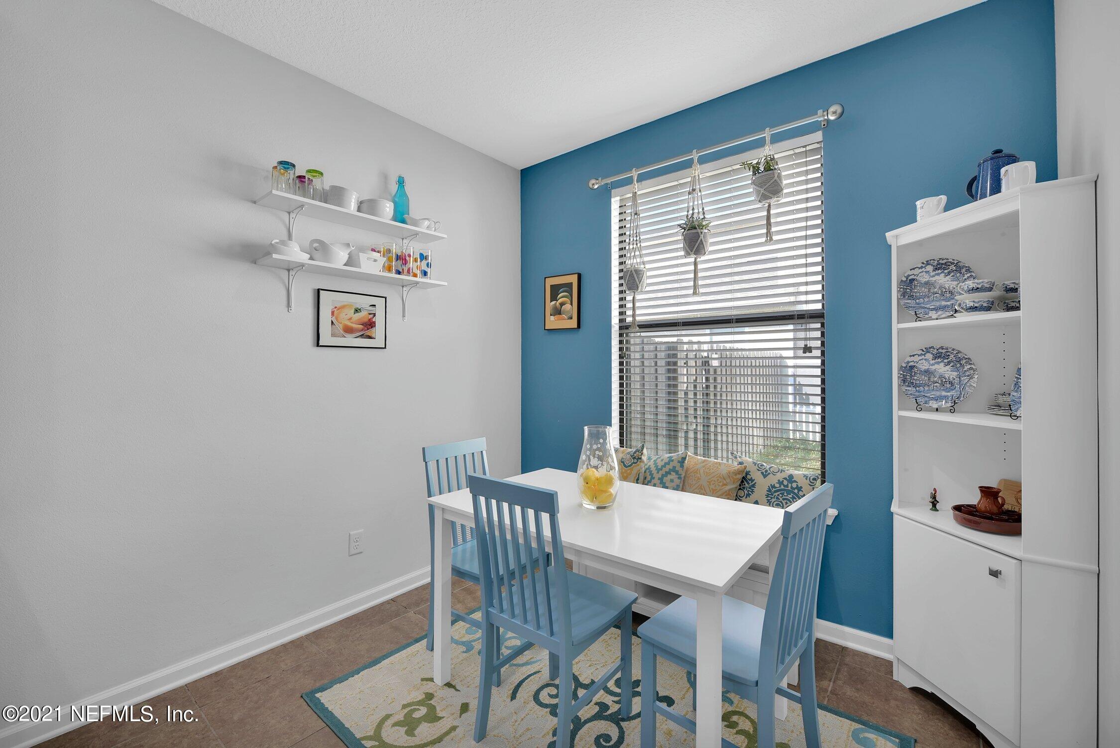 Eat-in Kitchen