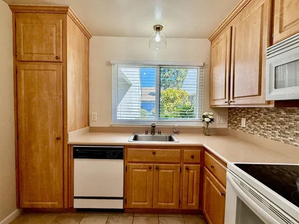 $4,280 | 972 Diaz Lane, Foster City, CA 94404