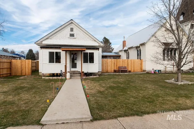 $750,000 | 736 East Main Street, Weiser, ID 83672