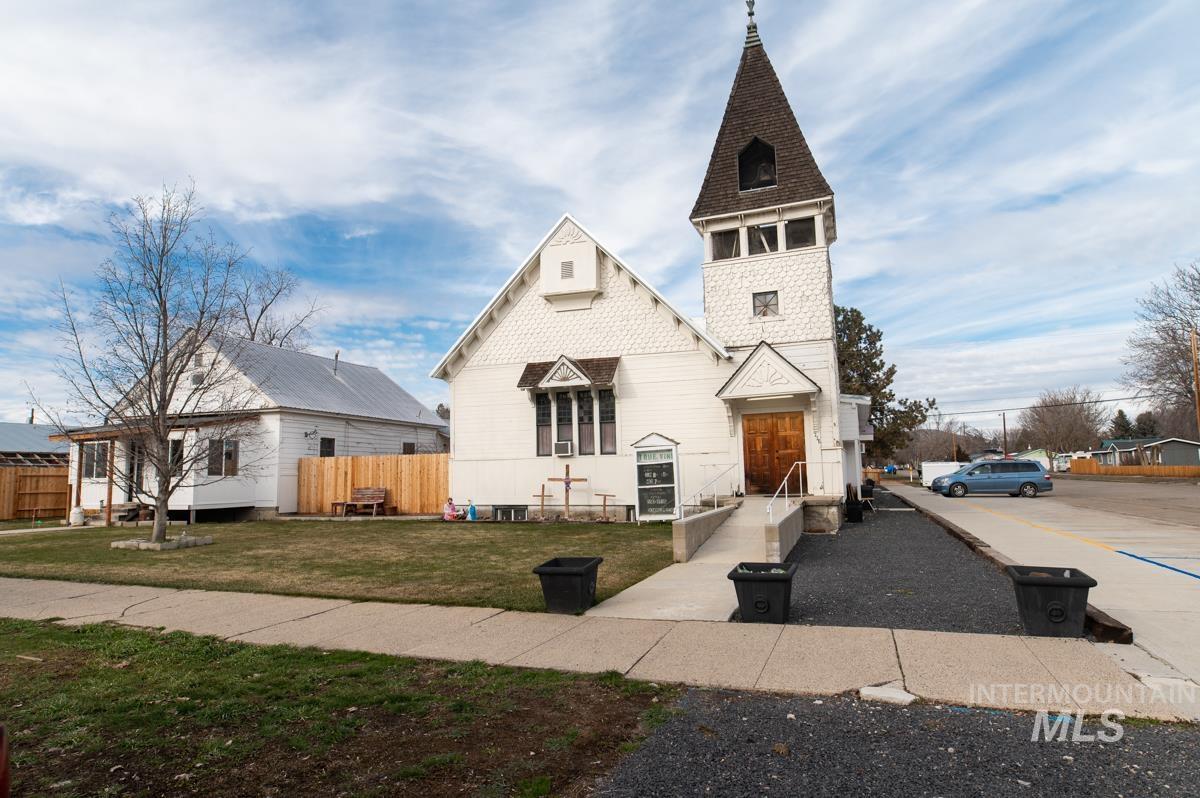 736 East Main Street Weiser, ID 83672 - Photo 3 of 17 View of front of home