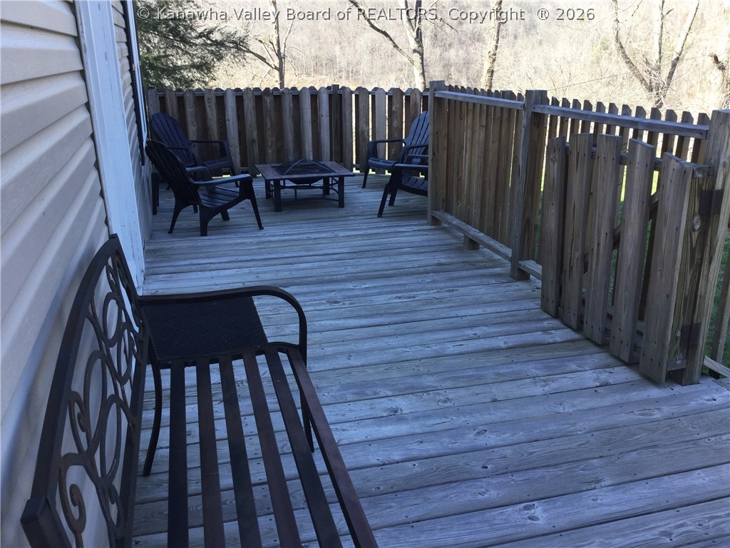 746 Old County Road Racine, WV 25165 - Photo 9 of 28 Gallery Image 9