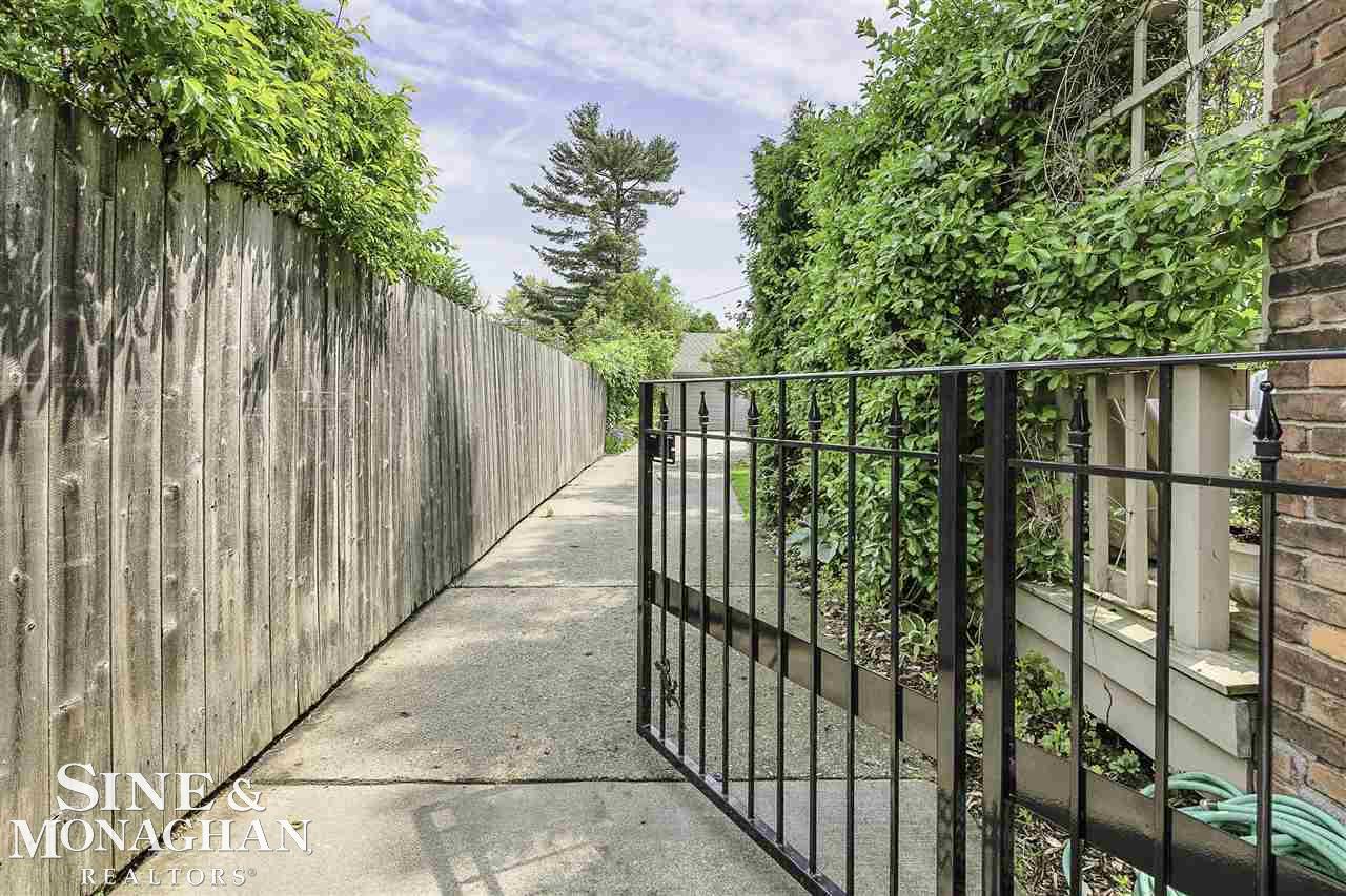 764 Lincoln Road Grosse Pointe, MI 48230 - Photo 36 of 45 50076497-35.JPG