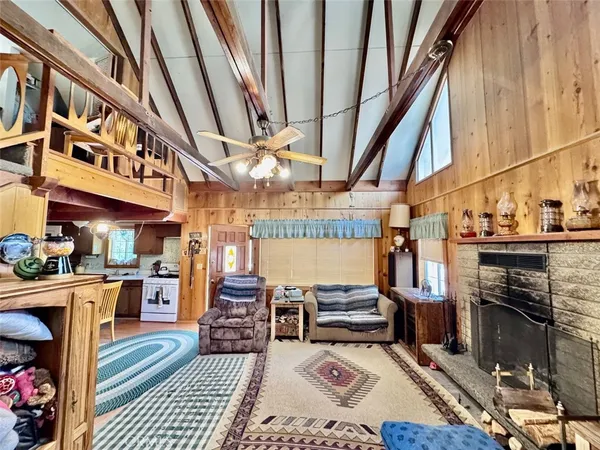 $319,900 | 23733 Hillside Drive, Crestline, CA 92325