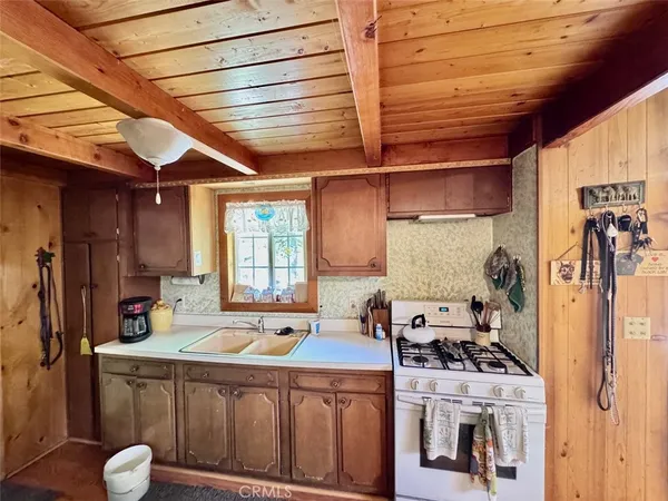 $319,900 | 23733 Hillside Drive, Crestline, CA 92325