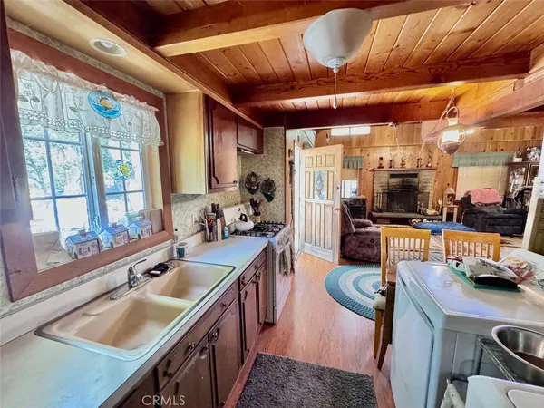 $319,900 | 23733 Hillside Drive, Crestline, CA 92325