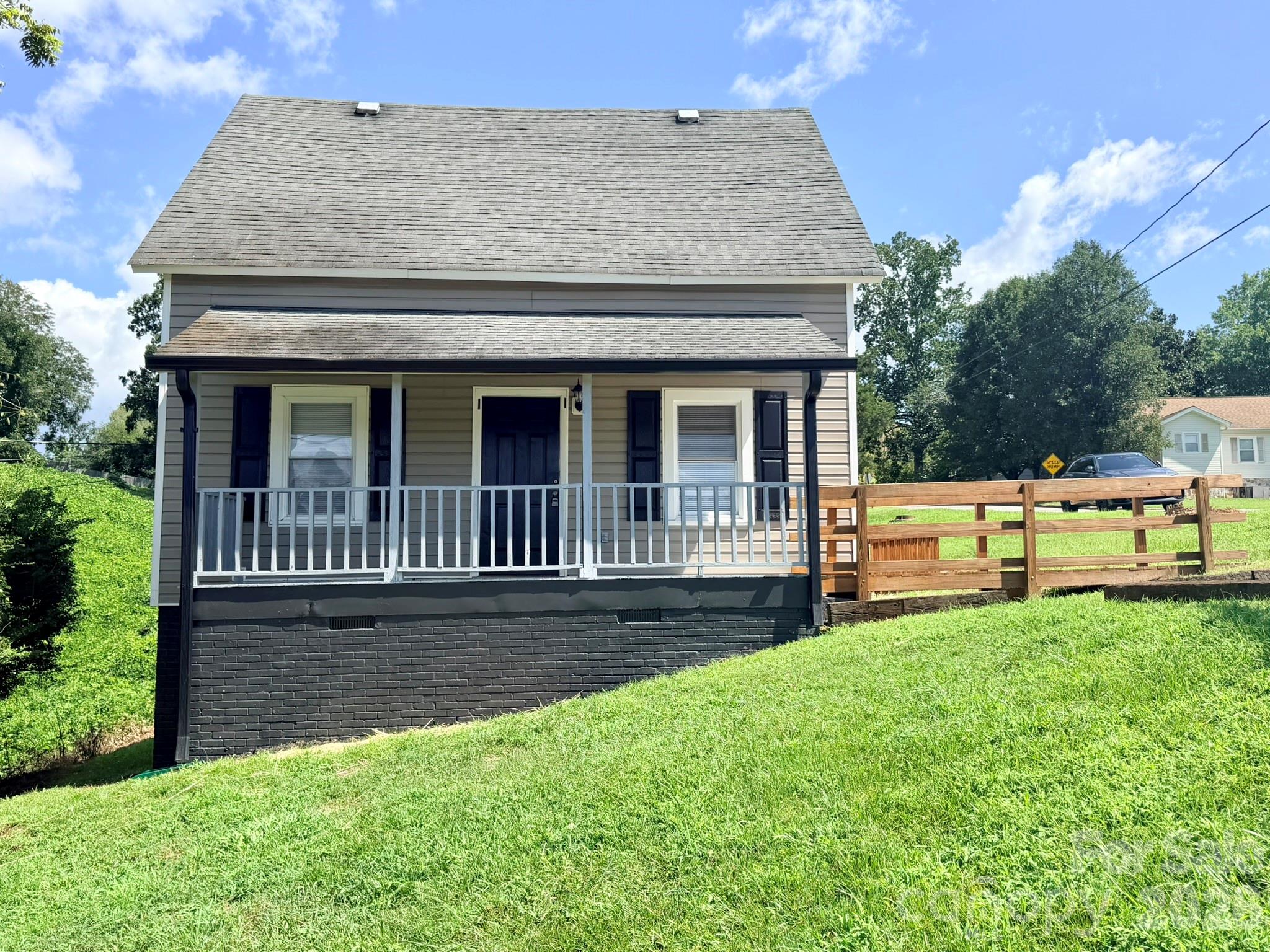 301 Magnolia Street Rhodhiss, NC 28667 - Photo 1 of 31 Gallery Image 1