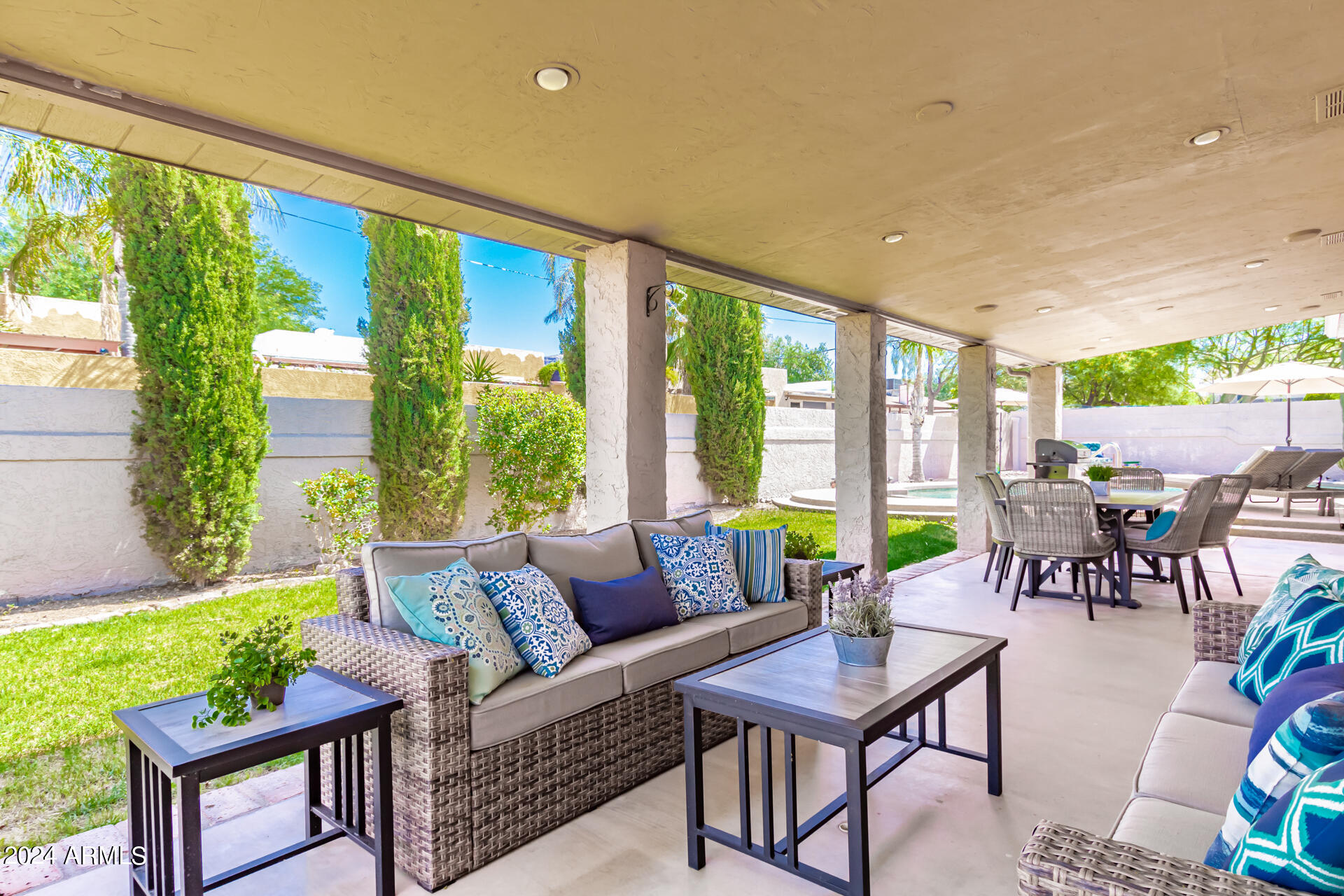 9972 East Del Monte Avenue Gold Canyon, AZ 85118 - Photo 42 of 49 a living room with furniture and a large window