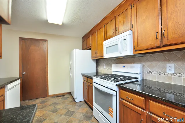 $259,900 | 83 Oak Forest Drive, Unit 83, Manchester, CT 06042