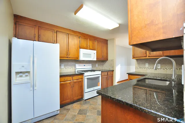 $259,900 | 83 Oak Forest Drive, Unit 83, Manchester, CT 06042