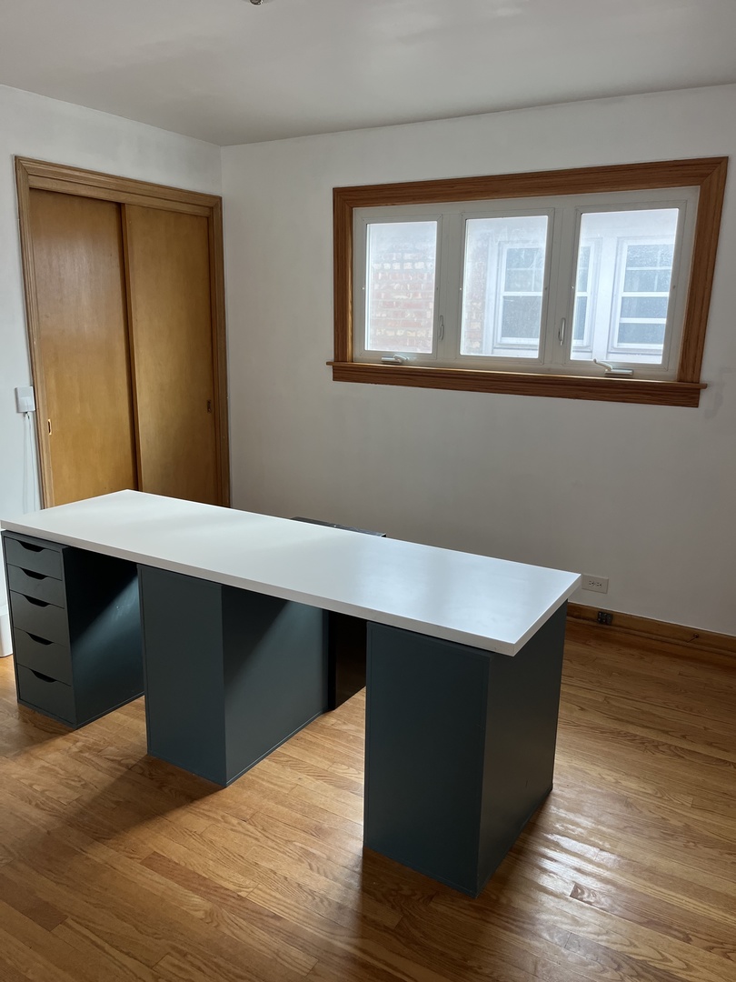 4505 West 55th Street Chicago, IL 60632 - Photo 6 of 15 a room with table and window