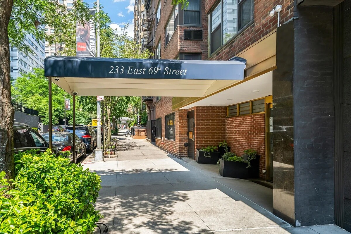 233 East 69th Street, Unit 5F Manhattan, NY 10021 - Photo 5 of 6