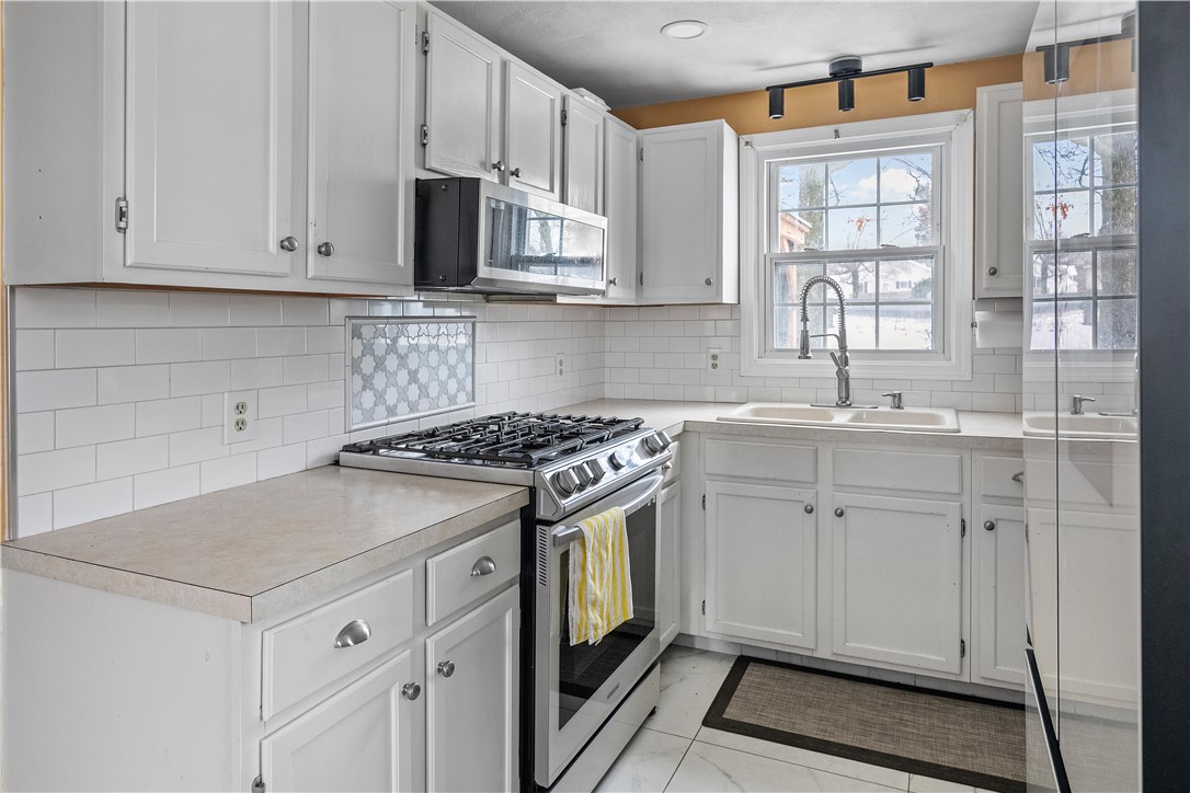 86 B Street Cranston, RI 02920 - Photo 6 of 20