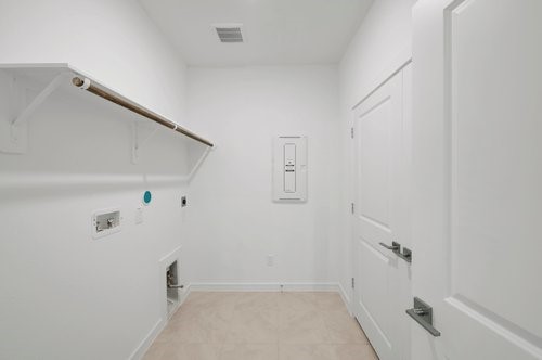 7914 Jasper Mdws Way Angleton, TX 77515 - Photo 3 of 33 Utility Room