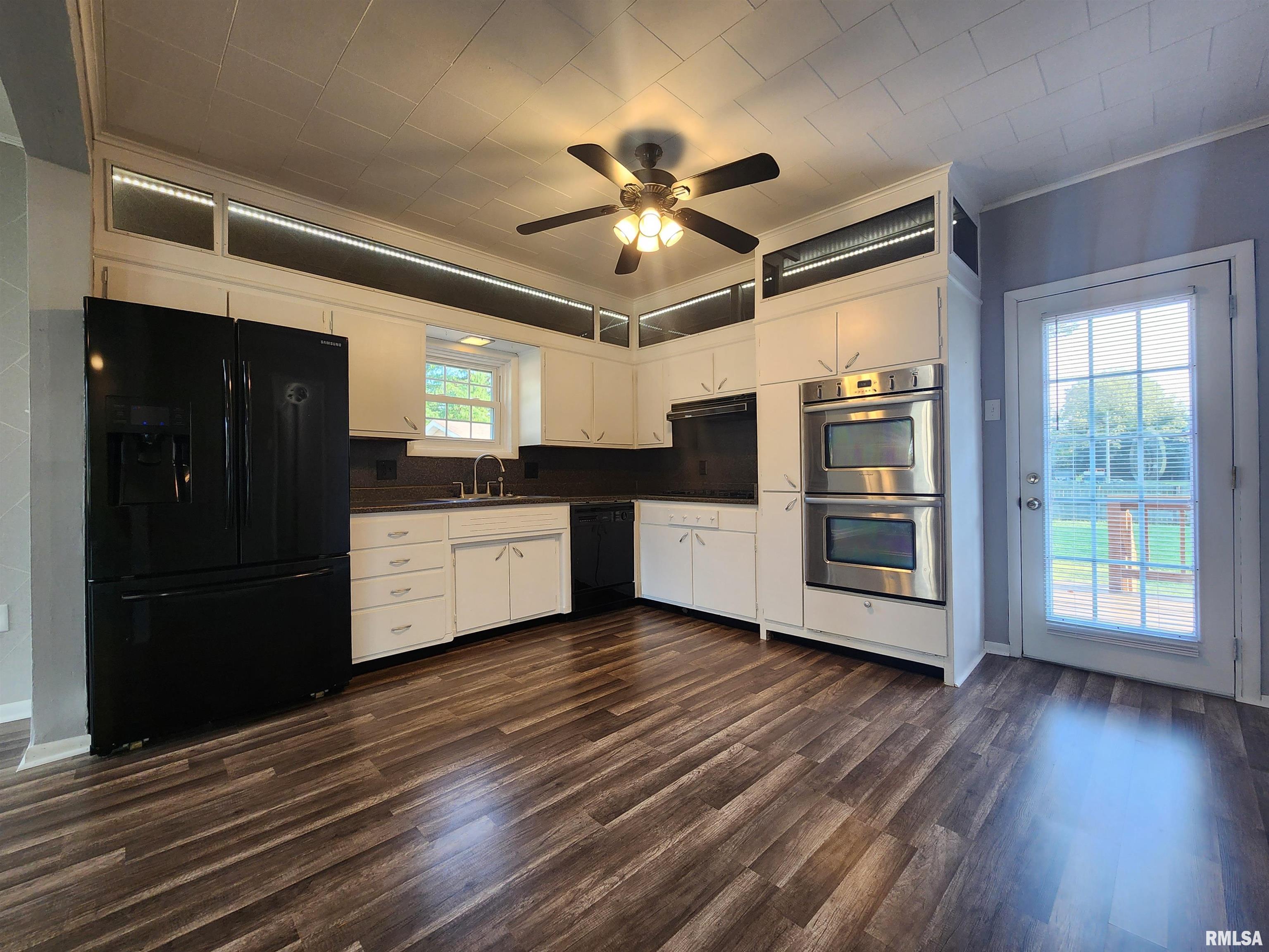 220 West Pulley Road Hurst, IL 62949 - Photo 12 of 41