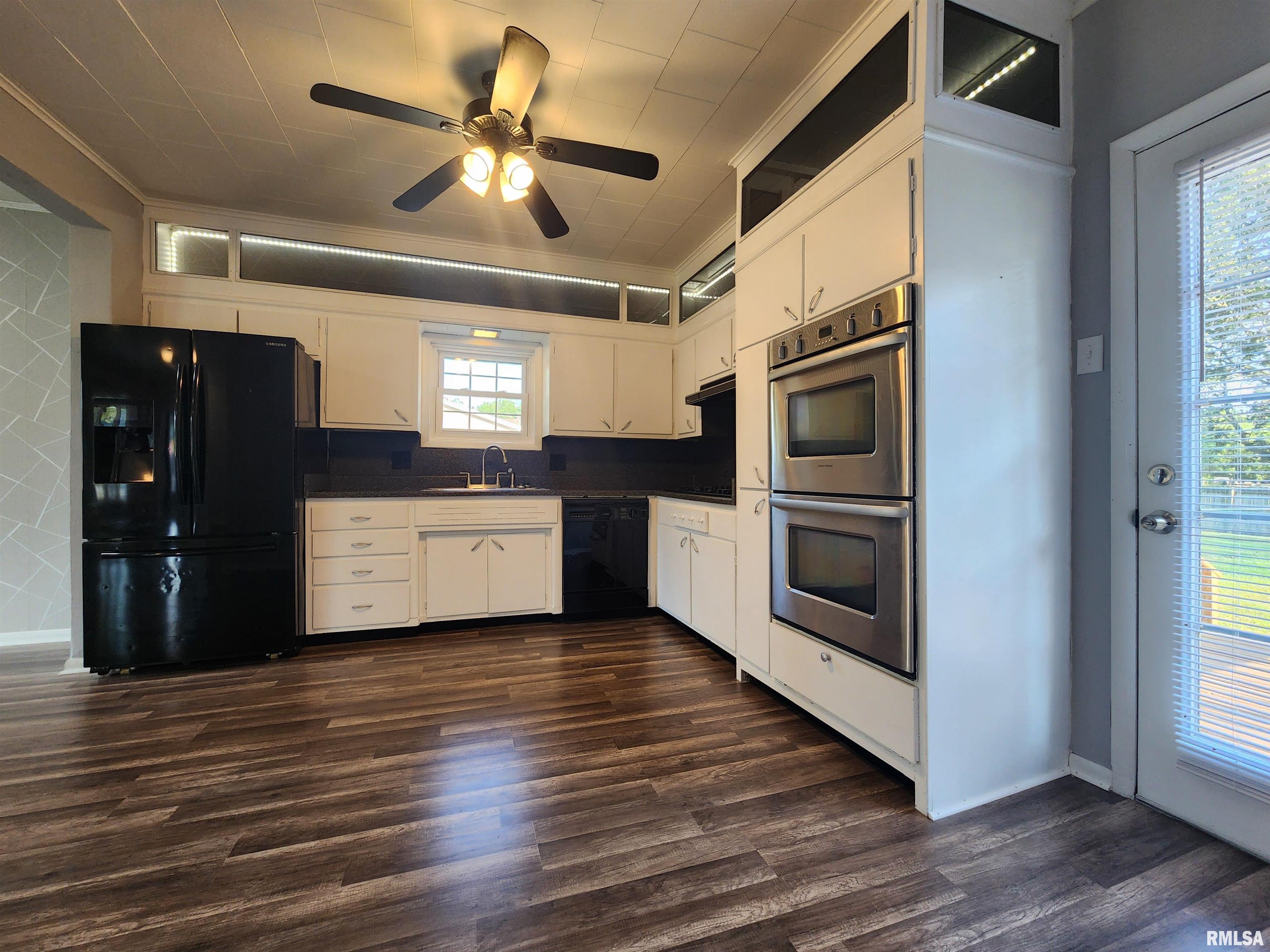 220 West Pulley Road Hurst, IL 62949 - Photo 13 of 41